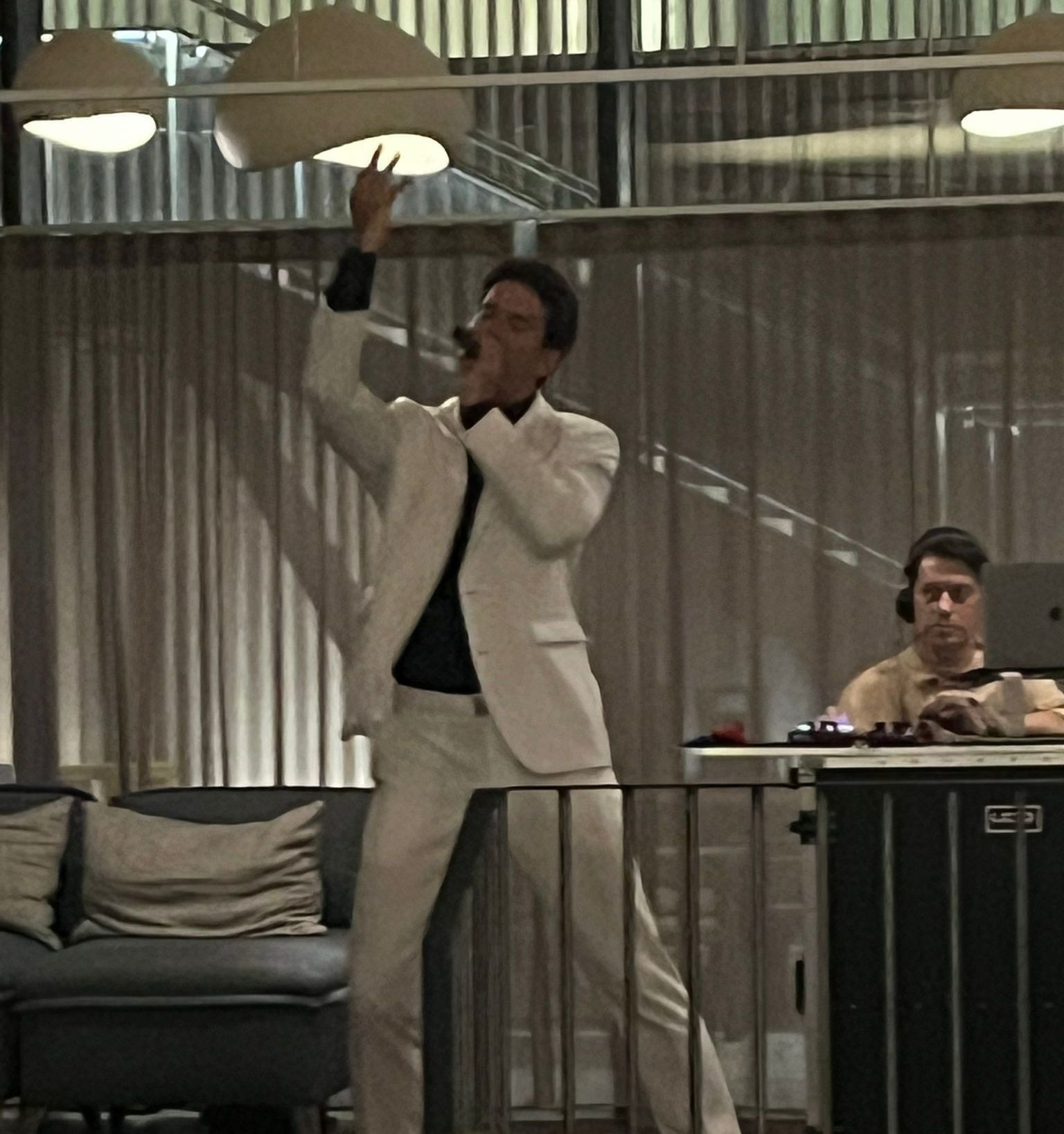 Tom de Marbella auf der Bühne im Superlocal Barceloa